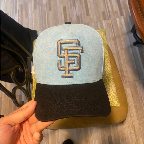 Framed Crowns UNC blue SF Giants snapback